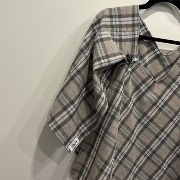 Plaid poncho or cape by indie brand Marz Dezign - Picture 5 of 9